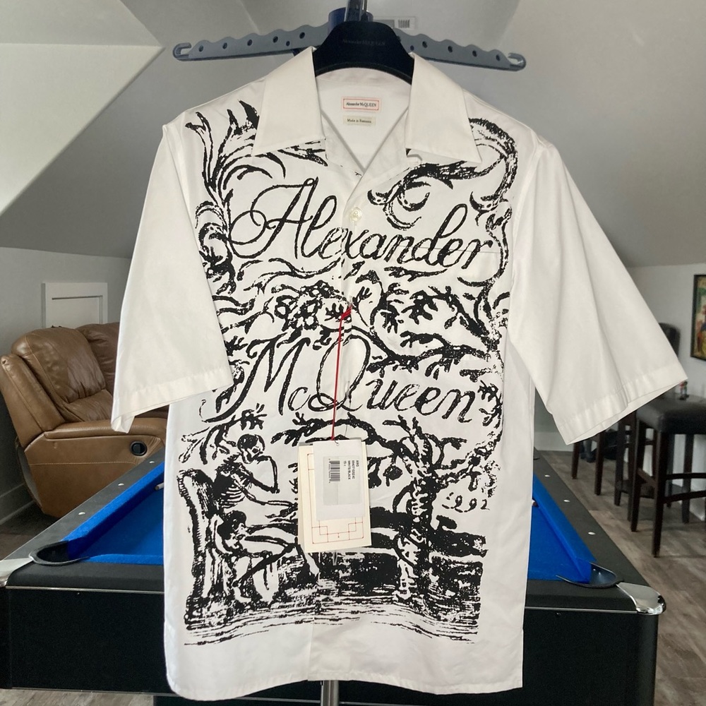 COPY - Alexander McQueen. The shirt is to small for me. It is new and never bee…